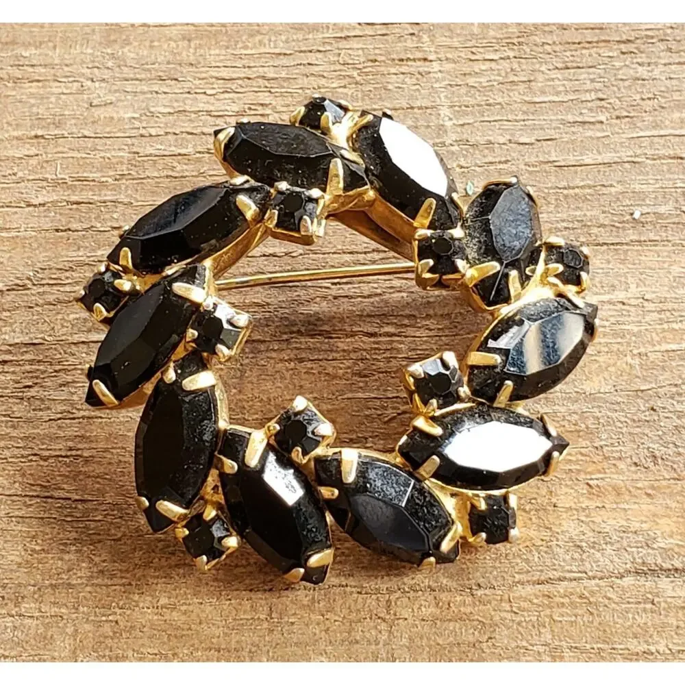Vintage Black Rhinestone Brooch‎ Pin, Mid-Century Round Glass Wreath go-101